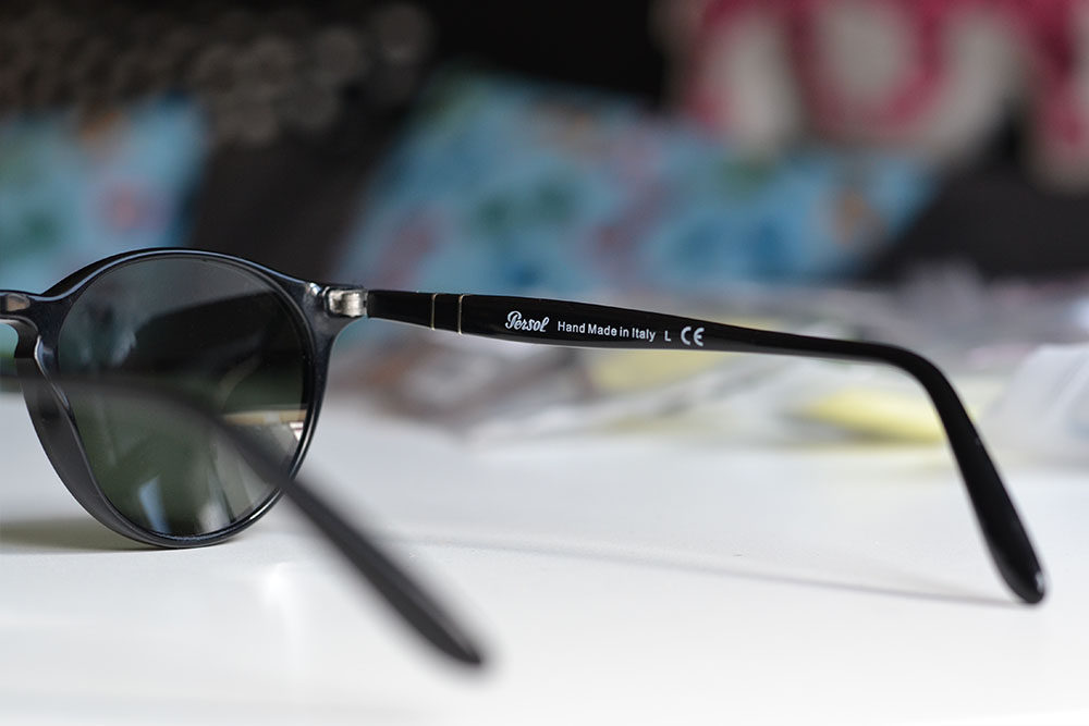 How to spot authentic Persol sunglasses - logo